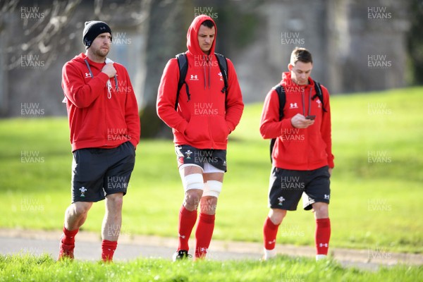 020320 - Wales Rugby Training - Hadleigh Parkes, Aaron Shingler and Liam Williams during training