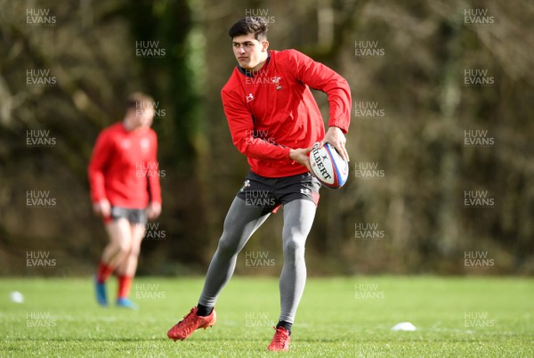 020320 - Wales Rugby Training - Louis Rees-Zammit during training