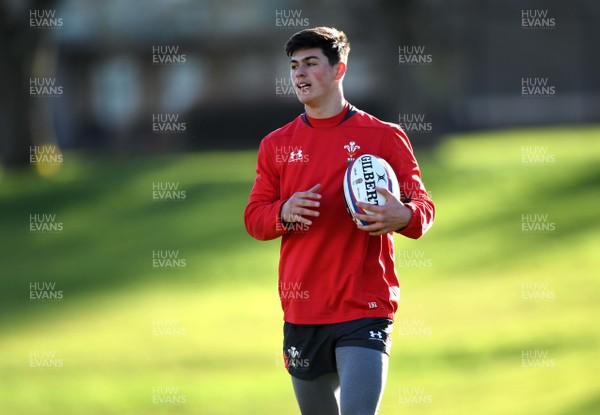 020320 - Wales Rugby Training - Louis Rees-Zammit during training