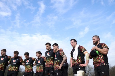 020326 - Wales Rugby Training - Wales team huddle