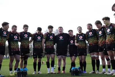 020326 - Wales Rugby Training - Wales team huddle