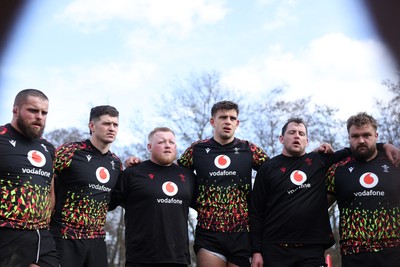 020326 - Wales Rugby Training - Nicky Smith, James Botham, Keiron Assiratti, Dafydd Jenkins, Ryan Elias and Tomas Francis during training