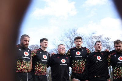 020326 - Wales Rugby Training - Nicky Smith, James Botham, Keiron Assiratti, Dafydd Jenkins, Ryan Elias and Tomas Francis during training