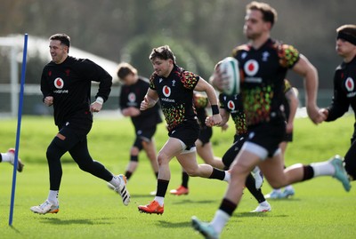 020326 - Wales Rugby Training - Dan Edwards during training