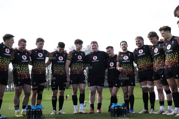 020326 - Wales Rugby Training - Wales team huddle