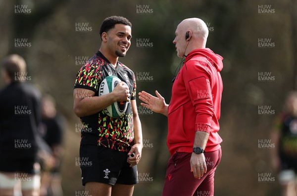 020326 - Wales Rugby Training - Ben Thomas and Steve Tandy, Head Coach during training