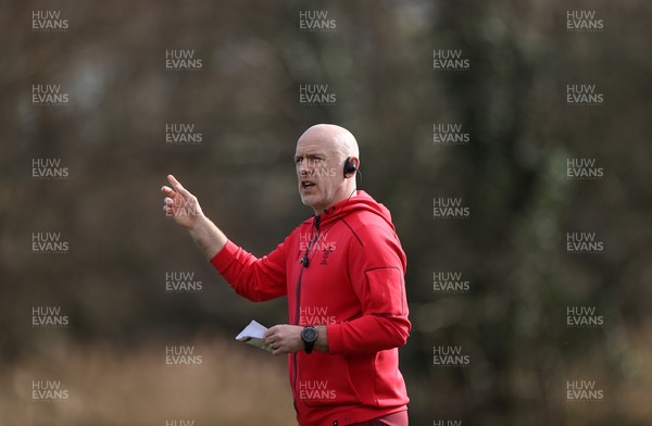 020326 - Wales Rugby Training - Steve Tandy, Head Coach during training