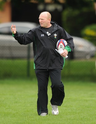 02.06.09 - Wales Rugby Training - Wales backs coach Neil Jenkins makes a point during training. 