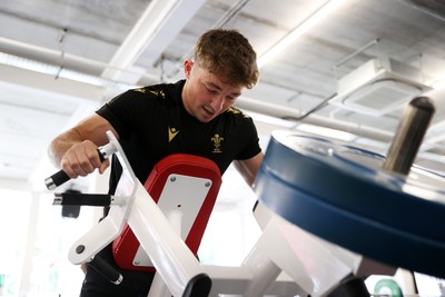 020625 - Wales Rugby Training - First day of summer camp - Dan Edwards during training