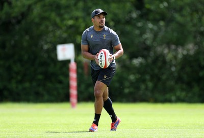 020625 - Wales Rugby Training - First day of summer camp - Ben Thomas during training