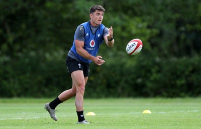 020625 - Wales Rugby Training - First day of summer camp - Reuben Morgan-Williams during training