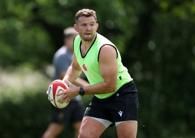 020625 - Wales Rugby Training - First day of summer camp - Elliot Dee during training