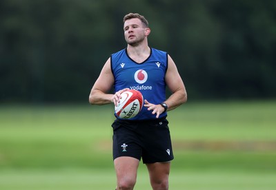 020625 - Wales Rugby Training - First day of summer camp - Elliot Dee during training