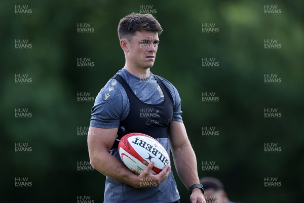 020625 - Wales Rugby Training - First day of summer camp - Reuben Morgan-Williams during training