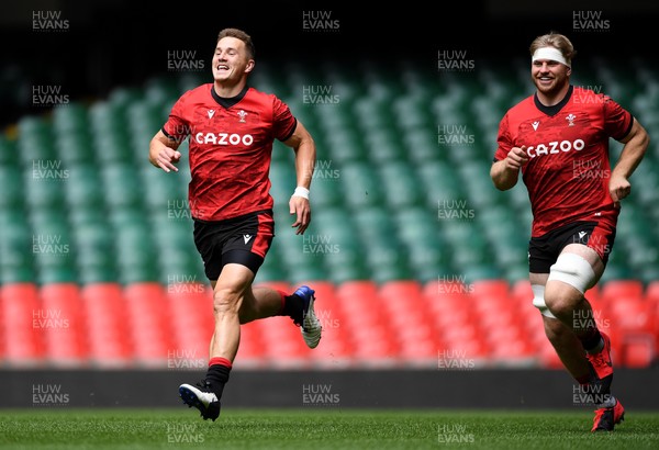 020721 - Wales Rugby Training - Jonathan Davies and Aaron Wainwright during training