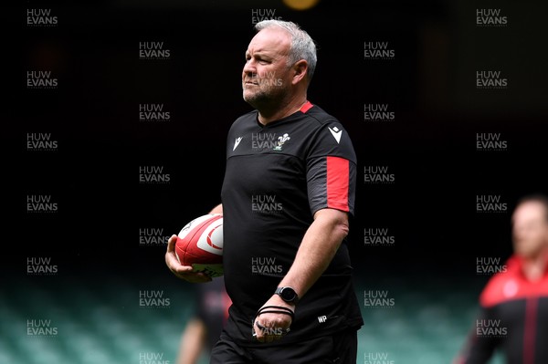 020721 - Wales Rugby Training - Wayne Pivac during training