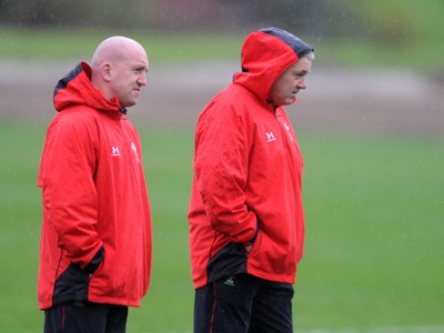 02.11.09 - Wales Rugby Training Defence Coach Shaun Edwards and Head Coach Warren Gatland at a training session ahead of their sides match against the New Zealand All Blacks on Saturday 