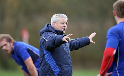 02.11.10. Wales Rugby Training... Wales coach Warren Gatland makes a point.. 