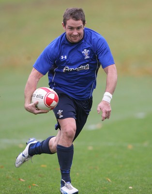 02.11.10. Wales Rugby Training... Shane Williams makes a break.. 