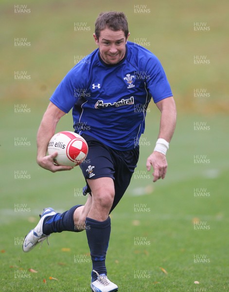02.11.10. Wales Rugby Training... Shane Williams makes a break.. 