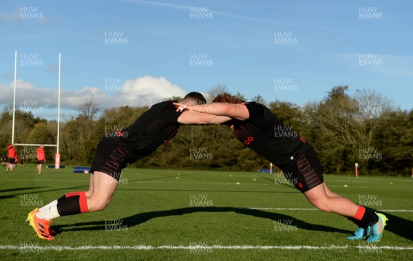 021121 - Wales Rugby Training - Gareth Davies and Bradley Roberts during training