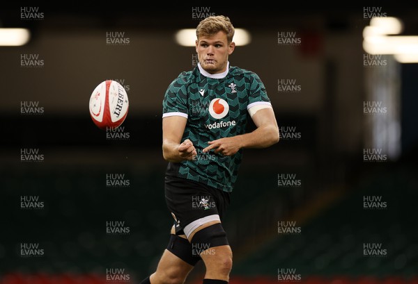 021123 - Wales Rugby Training against Dragons in the week leading to their game against the Barbarians at the Principality Stadium - Taine Plumtree during training