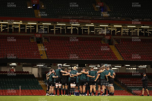 021123 - Wales Rugby Training against Dragons in the week leading to their game against the Barbarians at the Principality Stadium - Wales team huddle