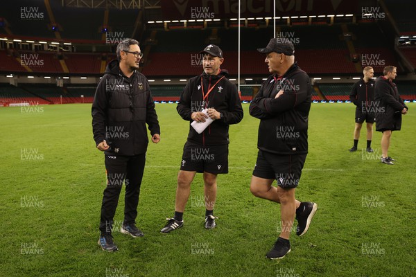 021123 - Wales Rugby Training against Dragons in the week leading to their game against the Barbarians at the Principality Stadium - Dai Flanagan, Alex King and Head Coach Warren Gatland during training