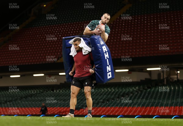 021123 - Wales Rugby Training against Dragons in the week leading to their game against the Barbarians at the Principality Stadium - Cai Evans during training