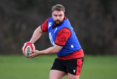 021220 - Wales Rugby Training - Tomas Francis during training