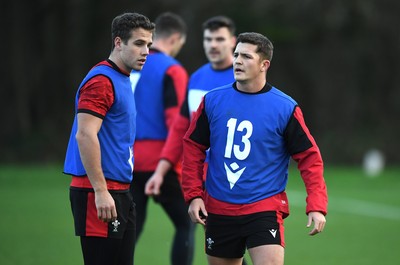 021220 - Wales Rugby Training - Kieran Hardy and Callum Sheedy during training