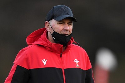 021220 - Wales Rugby Training - Wayne Pivac during training