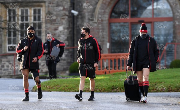 021220 - Wales Rugby Training - Taulupe Faletau, Justin Tipuric and Alun Wyn Jones during training