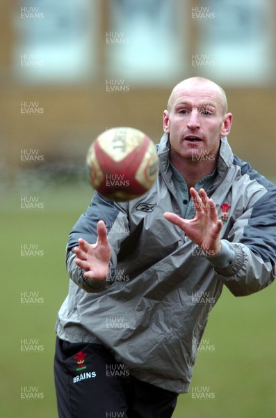 030206  Wales rugby training,Teddington -  Gareth Thomas receives the ball  