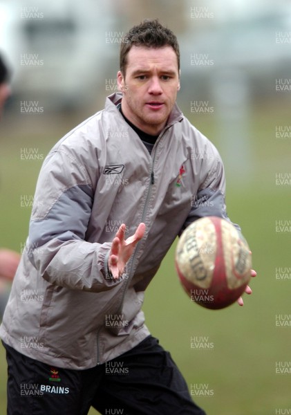 030206  Wales rugby training,Teddington -  Mark Jones keeps his eyes on the ball  