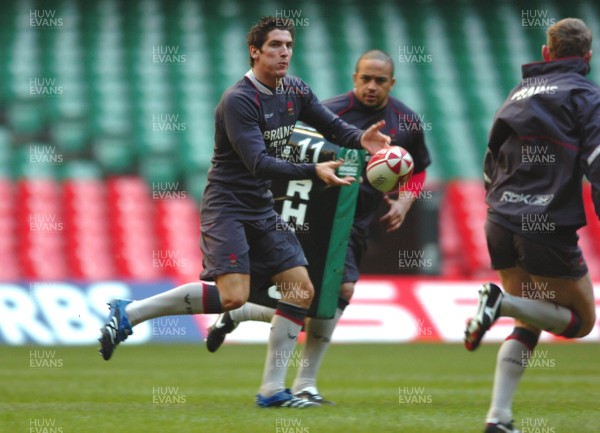 030207 - Wales Rugby Training - James Hook gets the ball out during training 