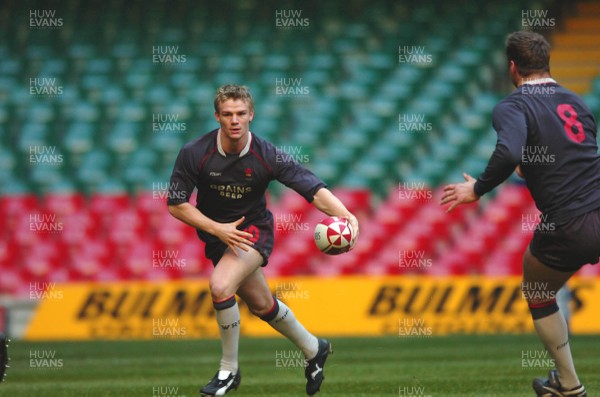 030207 - Wales Rugby Training - Dwayne Peel offloads during training 