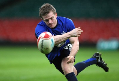 03.02.11 -Wales Captains Run, Millennium Stadium -  Wales Dwayne Peel during training session 