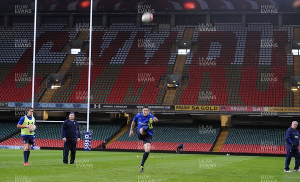 03.02.11 - Wales Rugby Captains Run - Stephen Jones trains at the Millennium Stadium. 