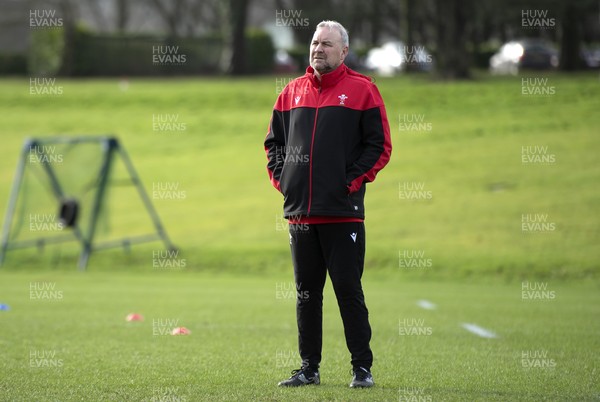 030221 - Wales Rugby Training - Wayne Pivac during training