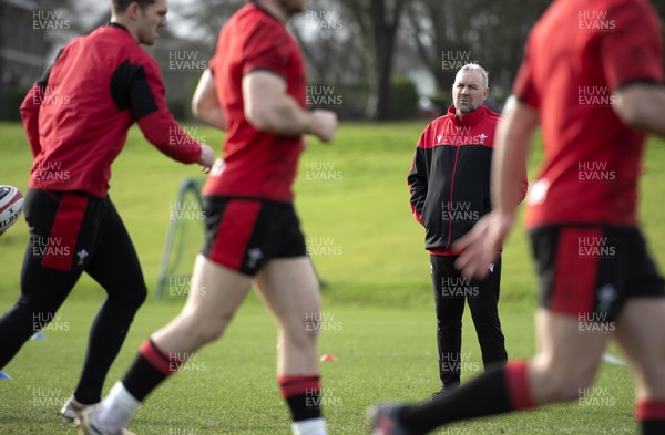 030221 - Wales Rugby Training - Wayne Pivac during training