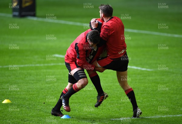 030221 - Wales Rugby Training - Justin Tipuric and Dan Biggar during training