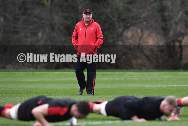 030222 - Wales Rugby Training - Wayne Pivac during training