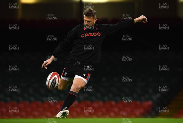030223 - Wales Rugby Training - Dan Biggar during training