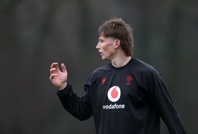 030226 - Wales Rugby Training - Ellis Mee during training