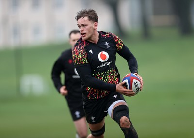 030226 - Wales Rugby Training - Alex Mann during training