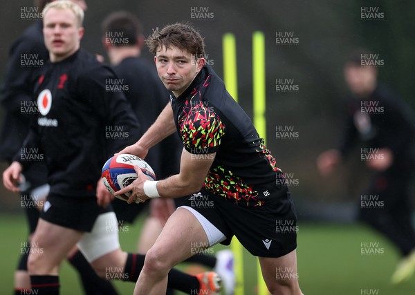 030226 - Wales Rugby Training - Dan Edwards during training