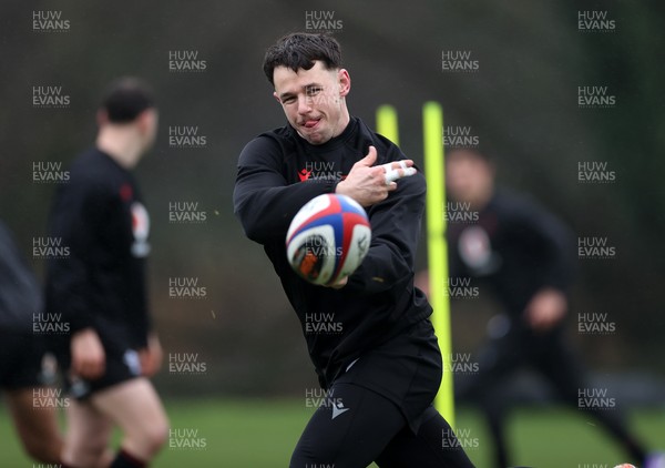 030226 - Wales Rugby Training - Tom Rogers during training