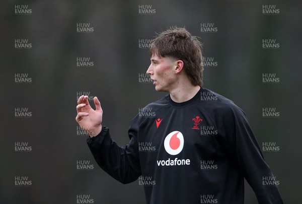 030226 - Wales Rugby Training - Ellis Mee during training