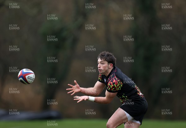 030226 - Wales Rugby Training - Dan Edwards during training